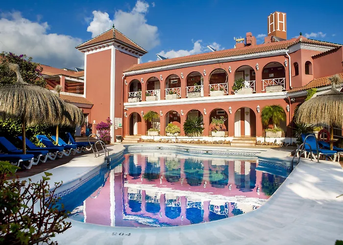 Mejores hoteles económicos en Nerja, comparados por Trivago